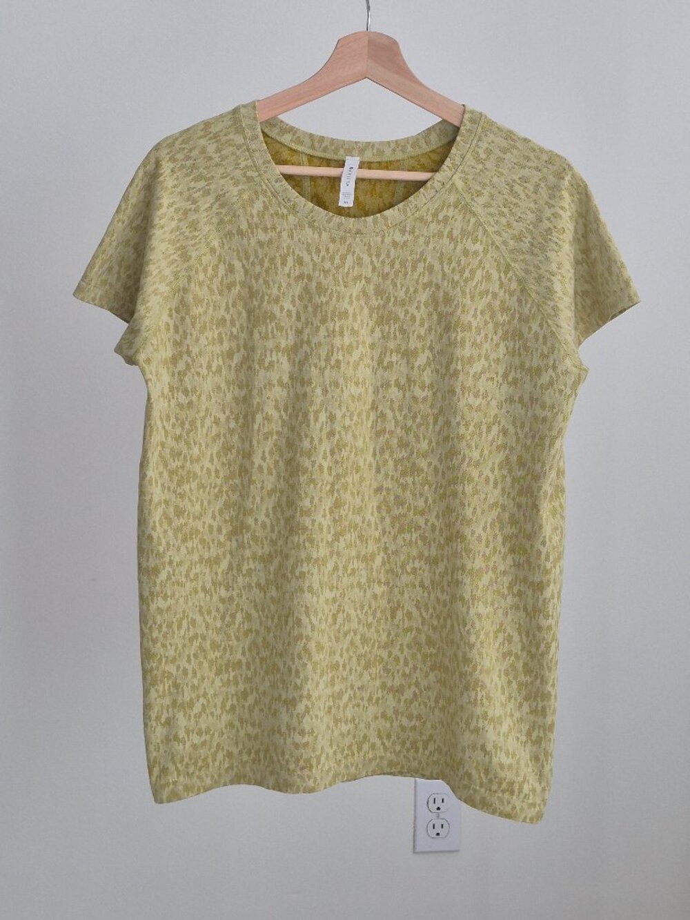 Athleta Women’s XL Green Jacquard Short Sleeve Performance Athletic Top